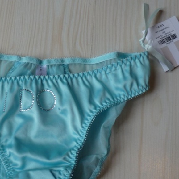 New Victoria’s Secret Bridal Cheekini “I do” Panty - Small - Picture 4 of 4